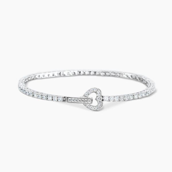 Pulsera de tenis en plata con circonitas y cierre en forma de corazón