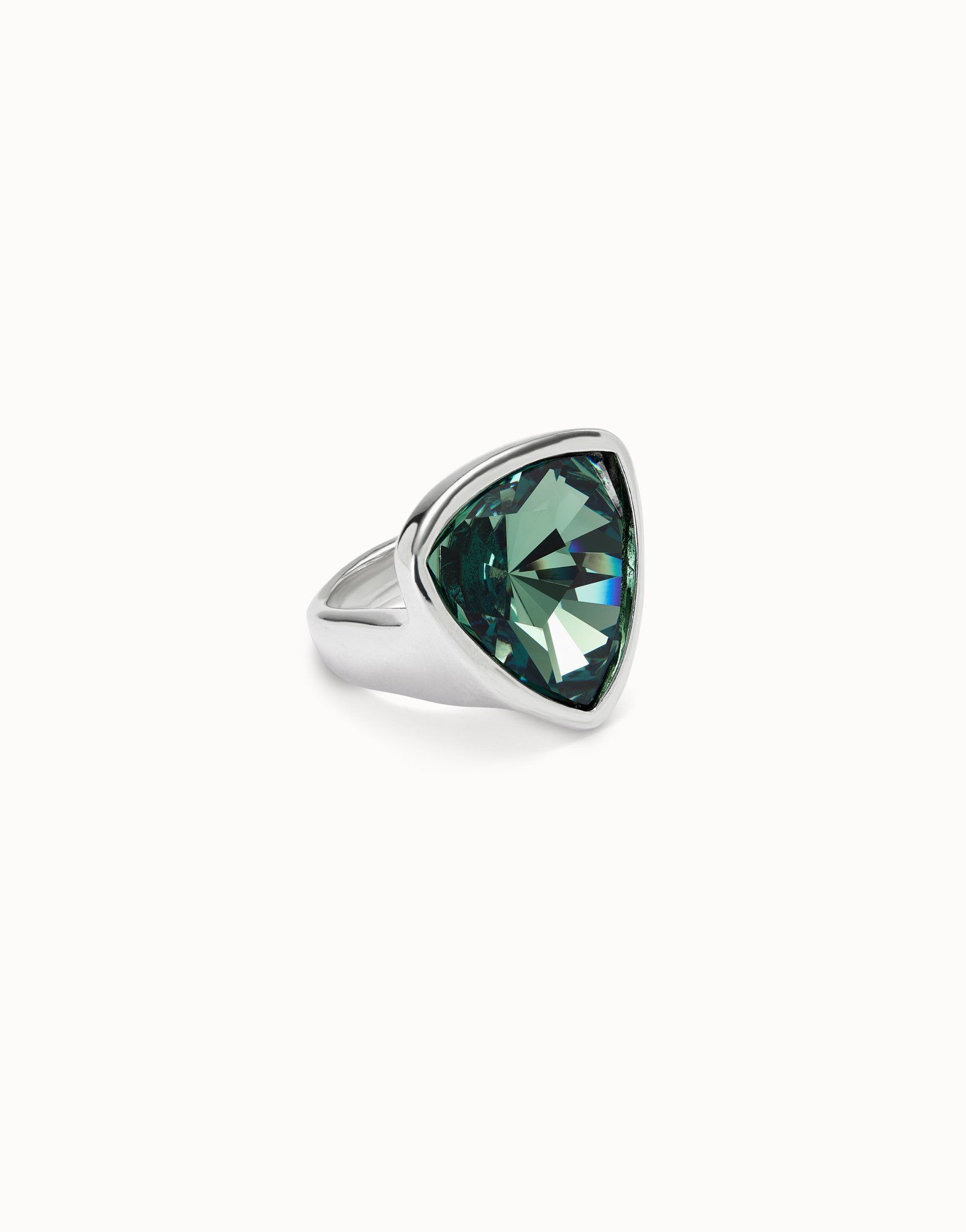 Anillo triangular bañado en plata de ley