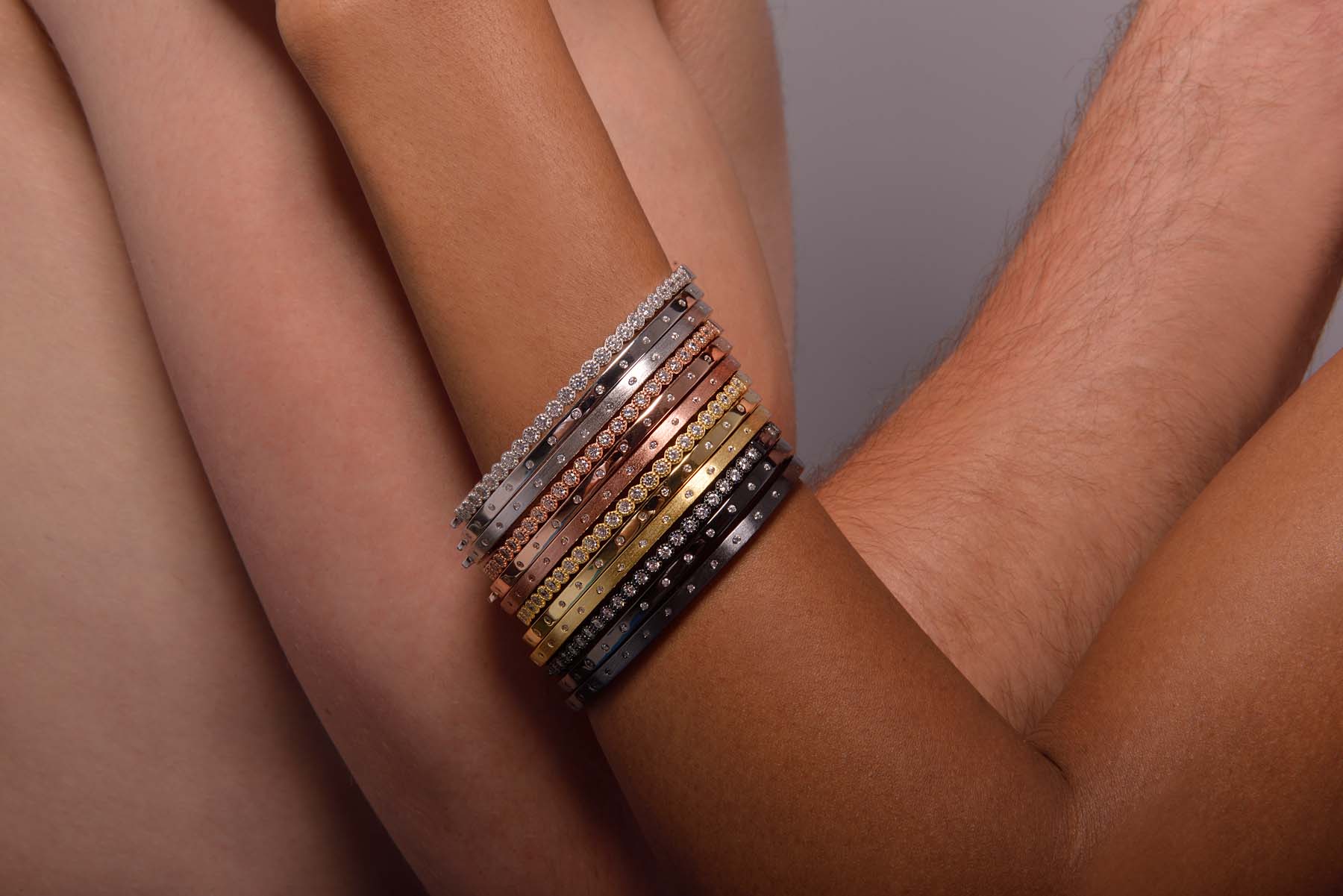 Pulsera Rígida Con Circonitas - Imagen 2