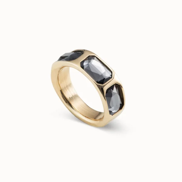 Anillo Dorado Con Piedras Negras